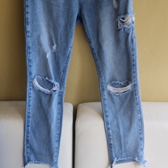 Missguided + Light Blue Distressed Straight Leg Jeans - Picture 4 of 9